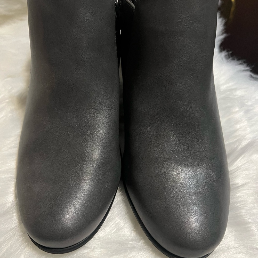 #330 Women’s Croft & Barrow Ortholite Ankle Boots Gray 9.5 W Pre-loved - Picture 1 of 5